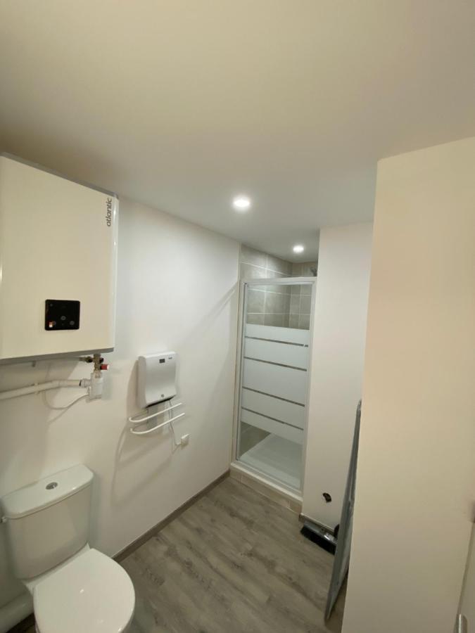 Studio Confortable Au Centre De Маноск Екстериор снимка