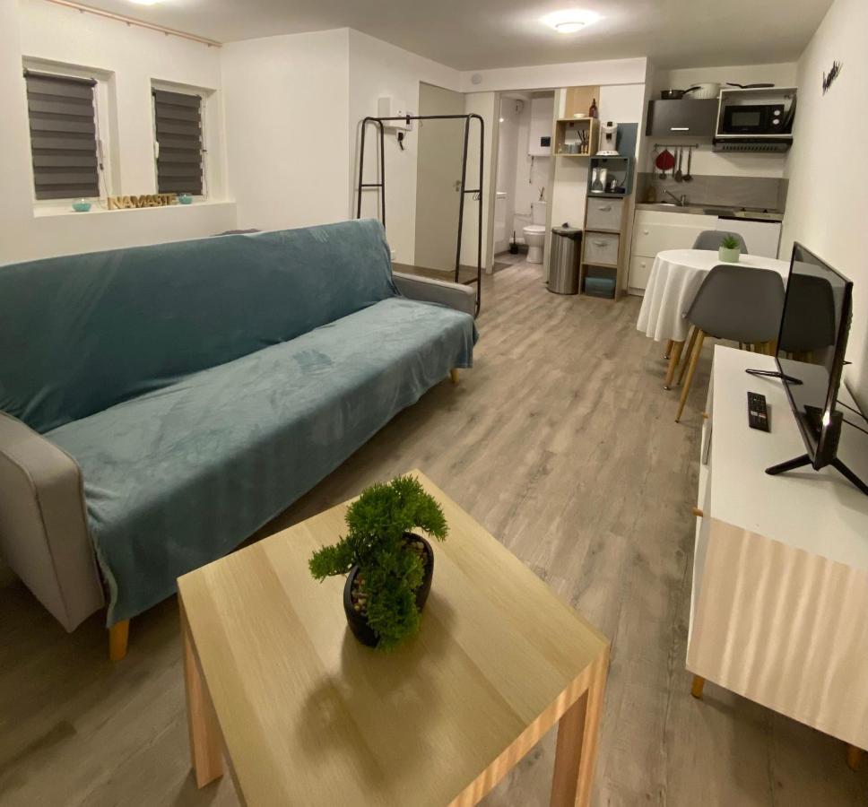 Studio Confortable Au Centre De Маноск Екстериор снимка