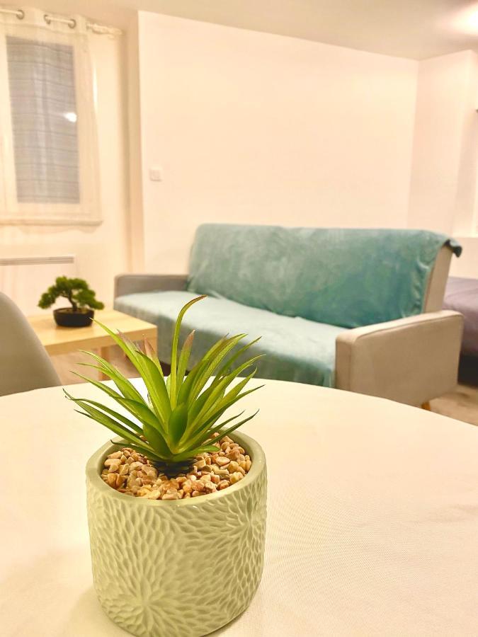 Studio Confortable Au Centre De Маноск Екстериор снимка